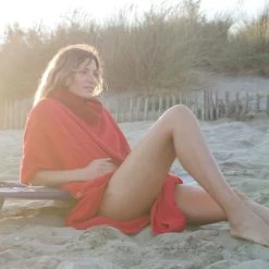 Poncho Surf Femme Saint Jacques Wetsuits Cape Rouge -Nautiques Sports Magasin poncho surf femme saint jacques wetsuits cape rouge 2